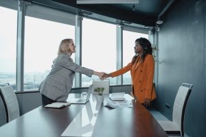 10 WAYS TO MAKE CUSTOMERS FEEL REALLY SPECIAL 