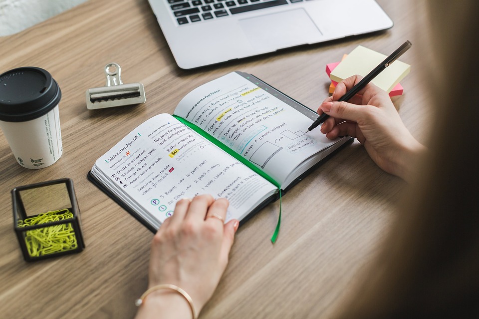 The Pros And Cons Of Working And Studying At The Same Time