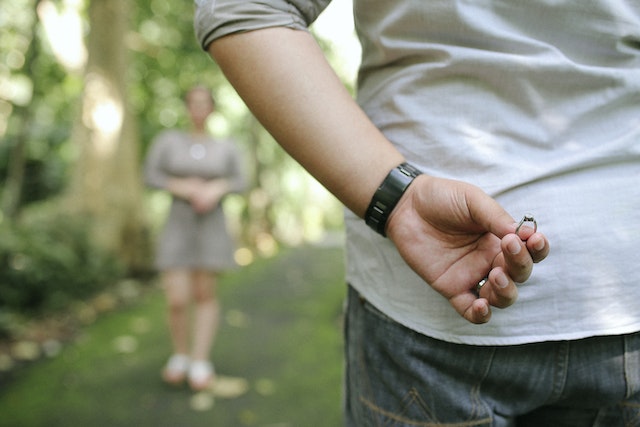 How to pick the perfect engagement ring