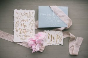 How to choose the best wedding invitation designs for an outdoor wedding