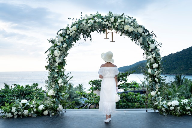 How to choose the best wedding invitation designs for an outdoor wedding