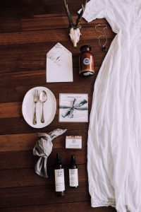 How to choose the best wedding invitation designs for an outdoor wedding