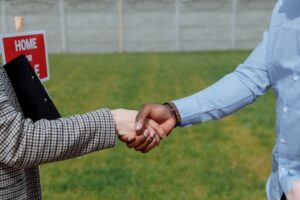 3 Factors to Consider When You Need a Broker