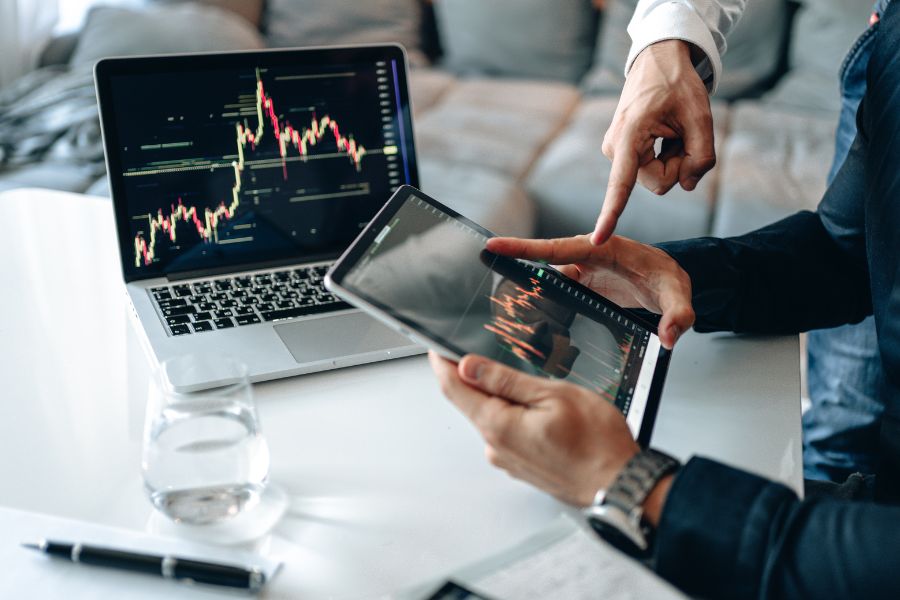Modern Technologies in Trading (focus on AI and innovative solutions like Quantum AI)