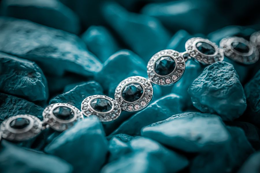 Top 4 Tips to Start a Luxury Brand Business and Mistakes to Avoid