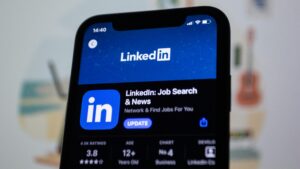 Develop a compelling linkedin profile 