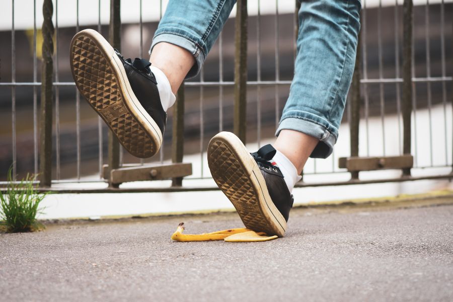 How Sliporfall.com Can Help You After a Sidewalk Slip and Fall Accident